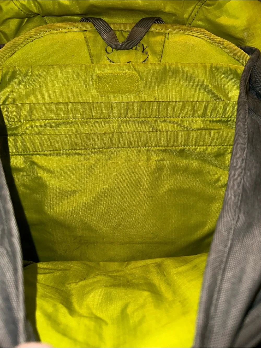 OSPREY Men's Gray Backpack with Yellow Accents